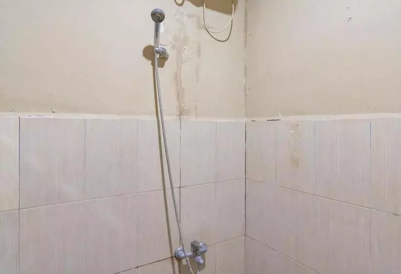 Hotelli Reddoorz At Bettah Coba Homestay Pelabuhan Ratu