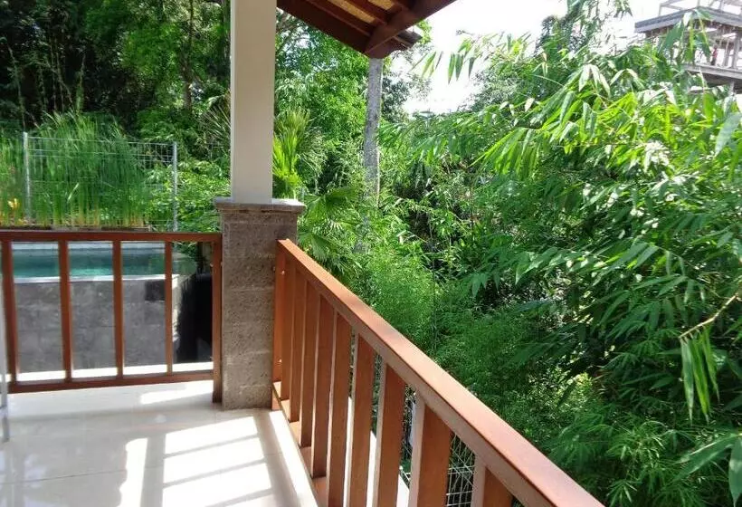 ペンション Desak Putu Putra Hidden