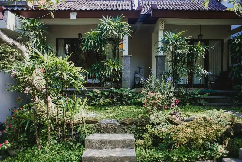 ペンション Desak Putu Putra Hidden