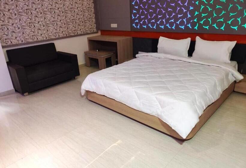 Szálloda The Grand Takshak