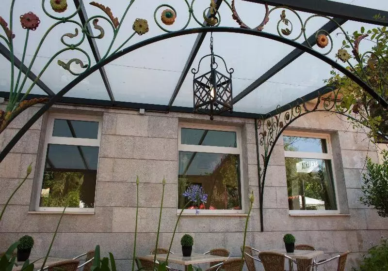 Отель Balneario De Alceda