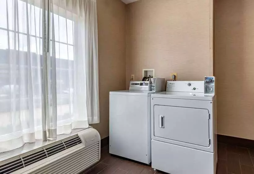 هتل Comfort Suites Newark  Harrison