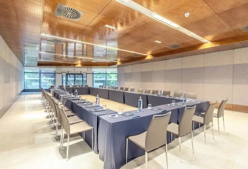 هتل Eurostars Suites Mirasierra