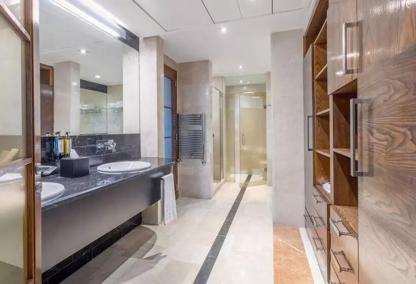 هتل Eurostars Suites Mirasierra