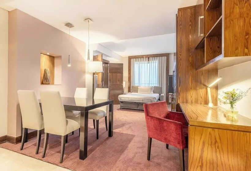 هتل Eurostars Suites Mirasierra