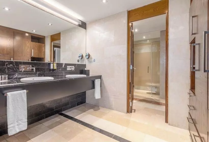 هتل Eurostars Suites Mirasierra