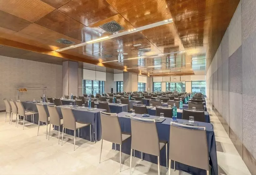 هتل Eurostars Suites Mirasierra