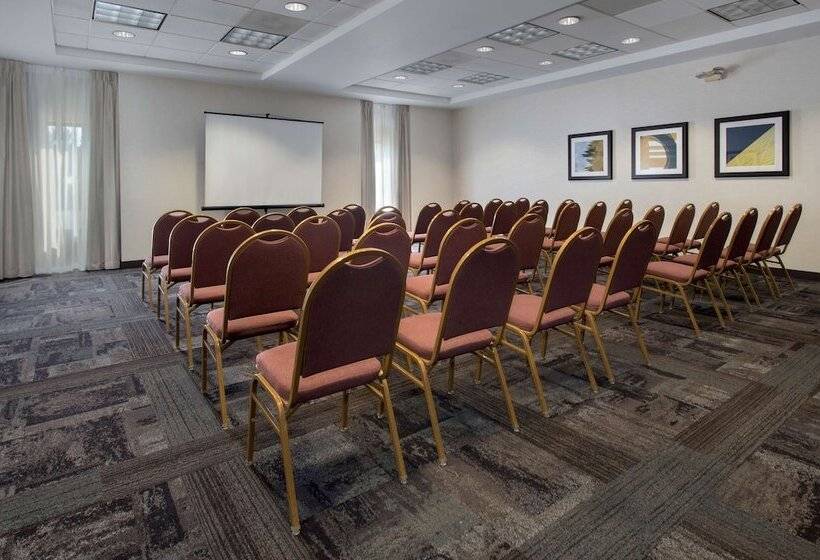 هتل Hampton Inn Bostonlogan Airport