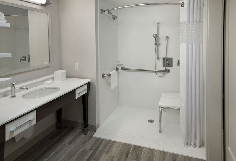 هتل Hampton Inn Bostonlogan Airport