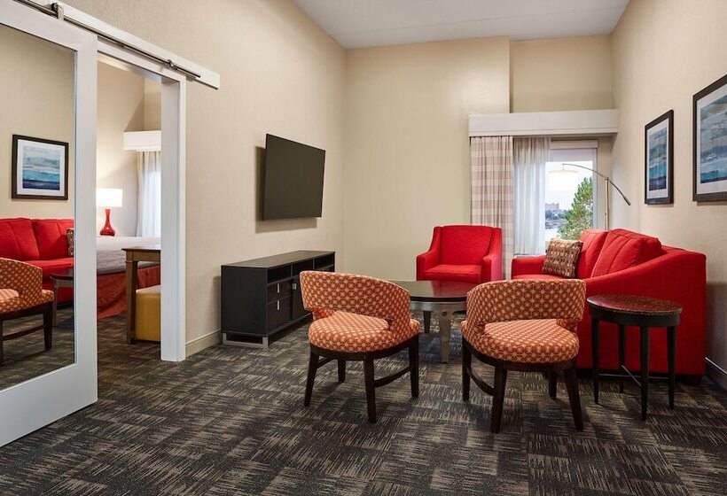 هتل Hampton Inn Bostonlogan Airport