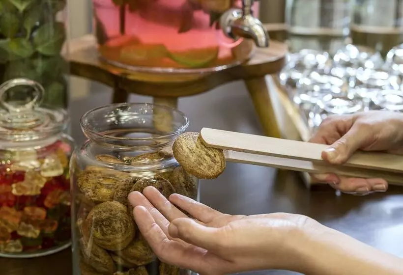 هتل NH Collection Berlin Mitte Am Checkpoint Charlie