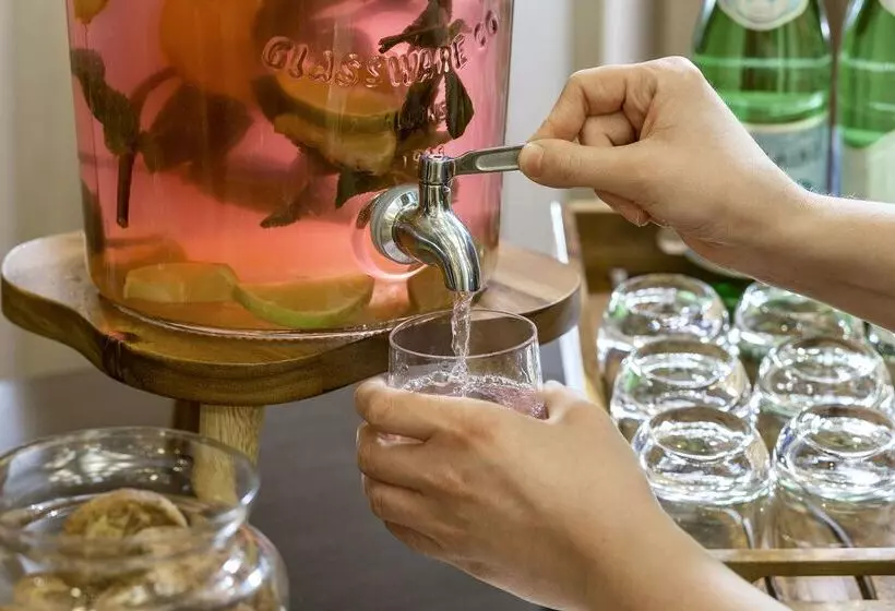 هتل NH Collection Berlin Mitte Am Checkpoint Charlie