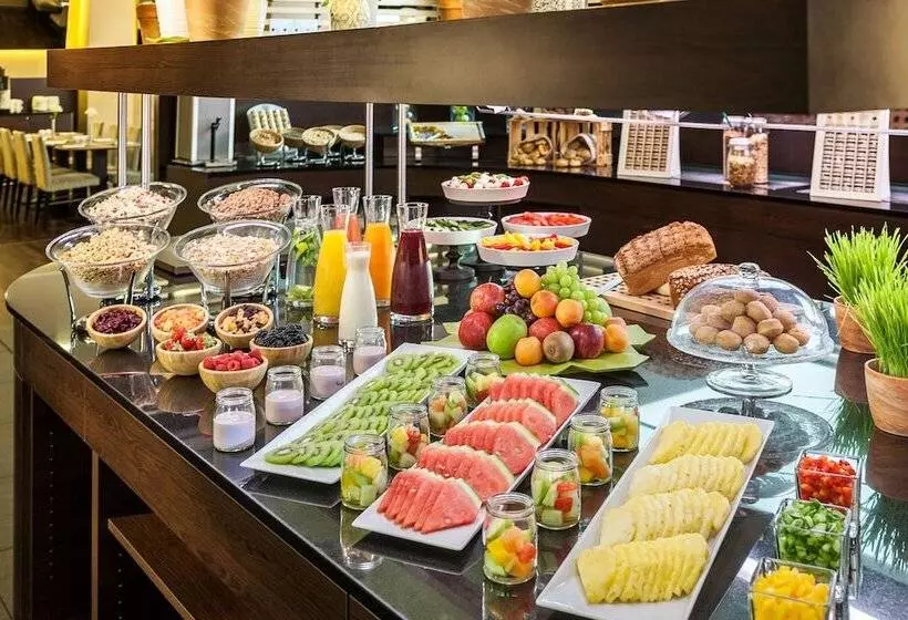 هتل NH Collection Berlin Mitte Am Checkpoint Charlie