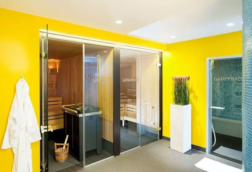 هتل NH Collection Berlin Mitte Am Checkpoint Charlie