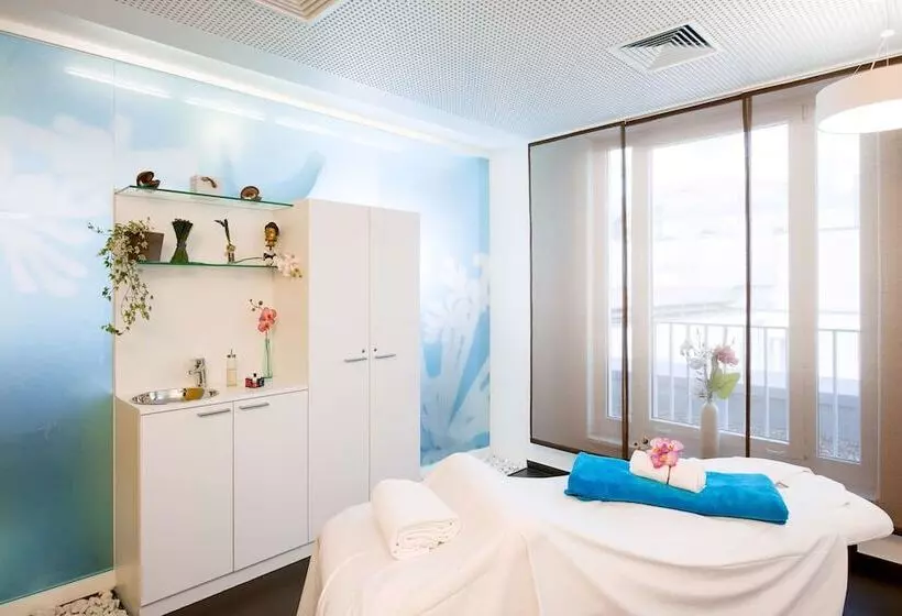 هتل NH Collection Berlin Mitte Am Checkpoint Charlie