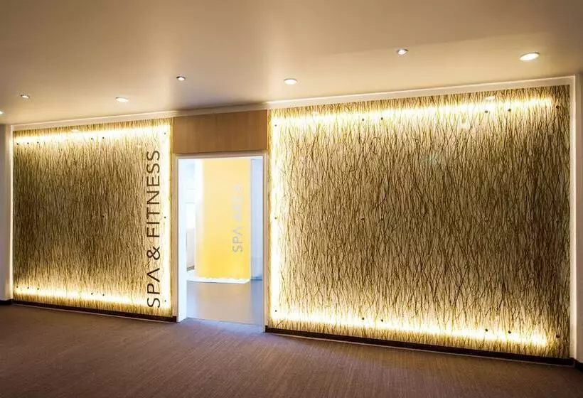 هتل NH Collection Berlin Mitte Am Checkpoint Charlie