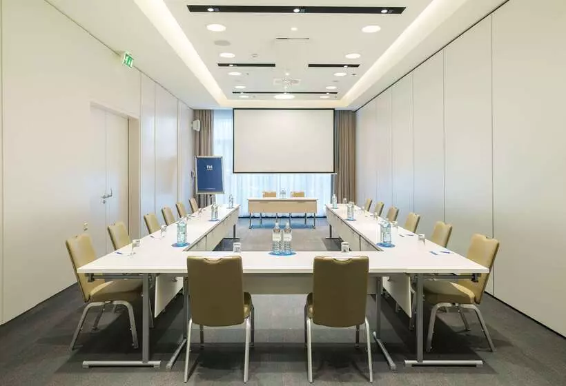 酒店 NH Danube City