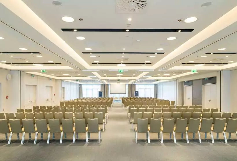 酒店 NH Danube City