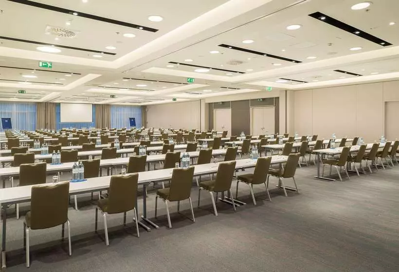 酒店 NH Danube City