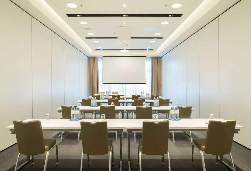 酒店 NH Danube City