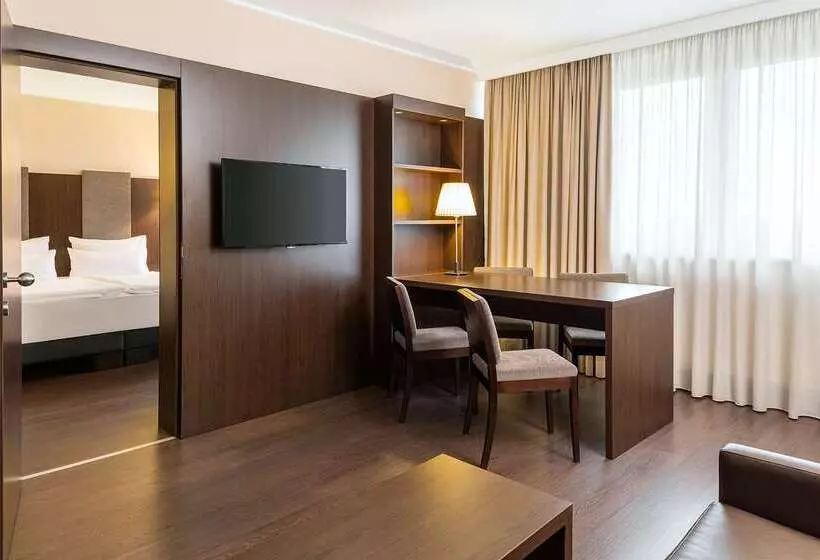 酒店 NH Danube City