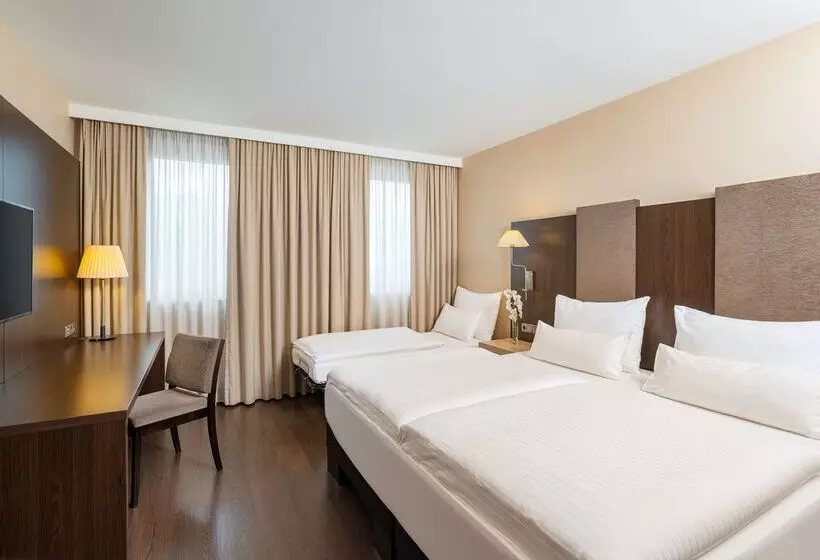 酒店 NH Danube City