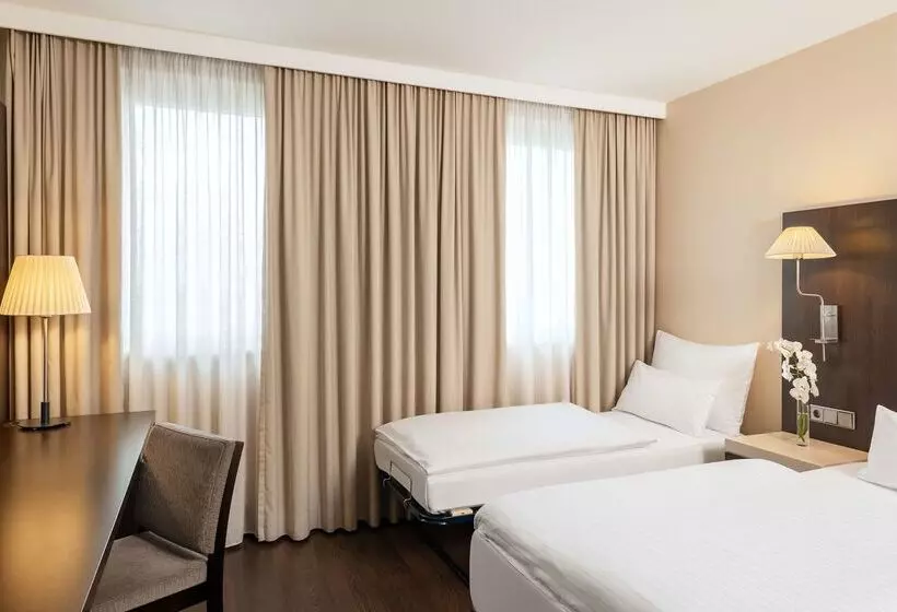 酒店 NH Danube City