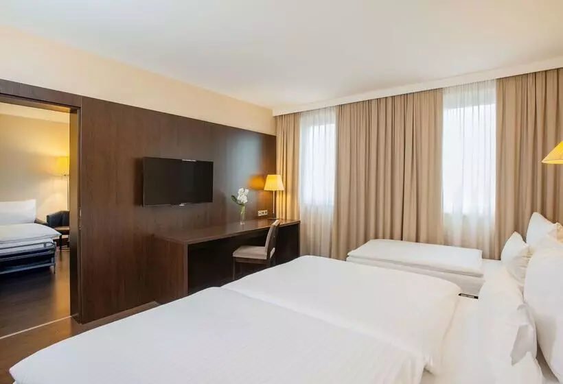 酒店 NH Danube City