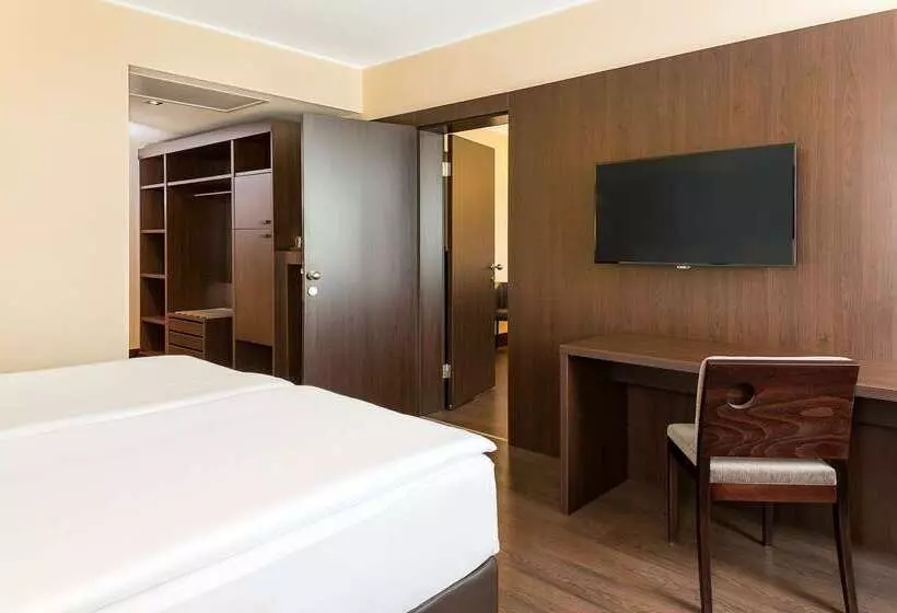 酒店 NH Danube City