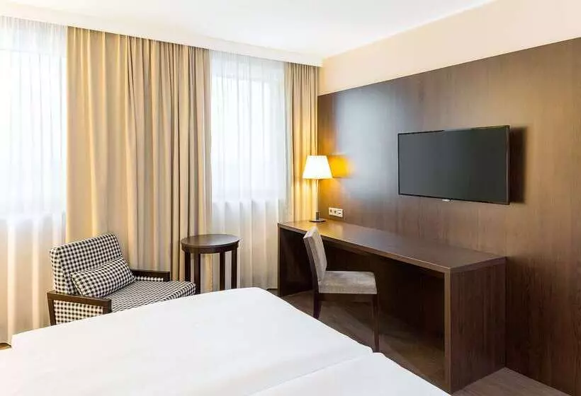 酒店 NH Danube City