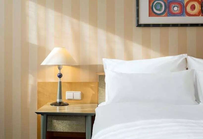 酒店 NH Danube City