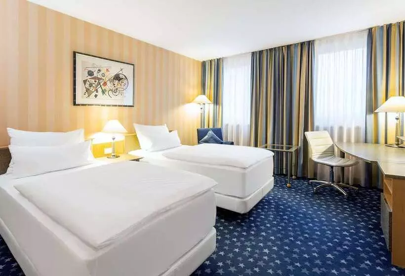 酒店 NH Danube City