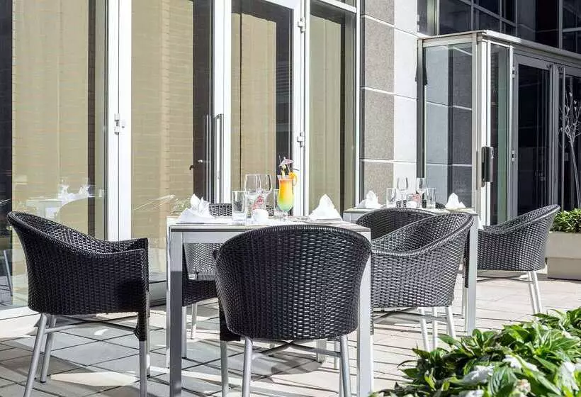 酒店 NH Danube City