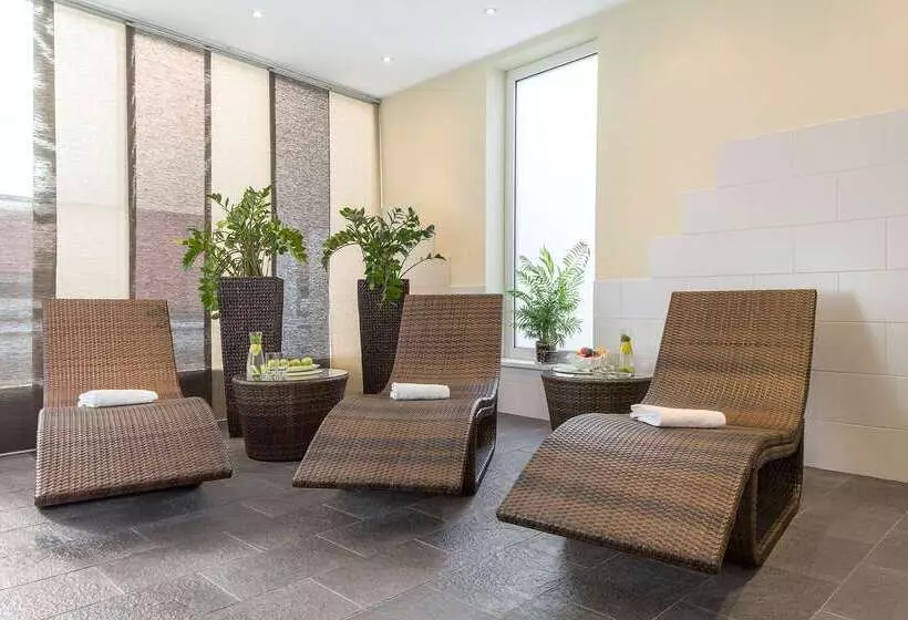 酒店 NH Danube City