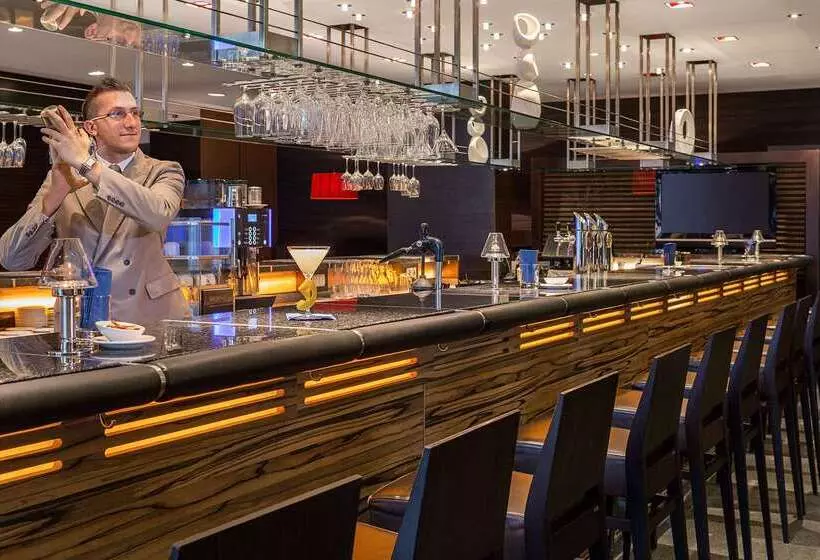 酒店 NH Danube City