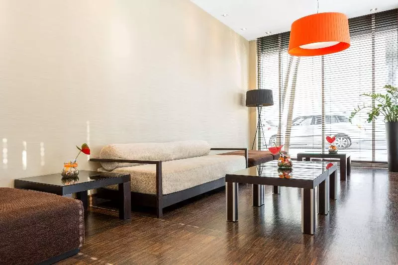 酒店 NH Danube City