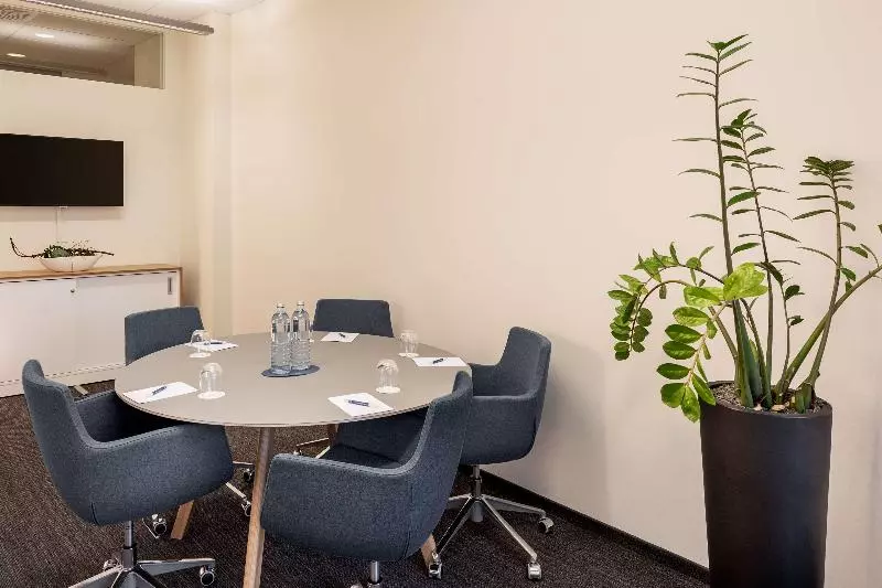 酒店 NH Danube City