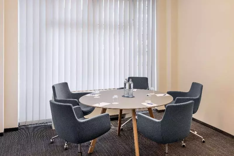 酒店 NH Danube City