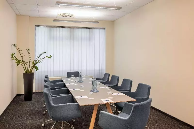 酒店 NH Danube City