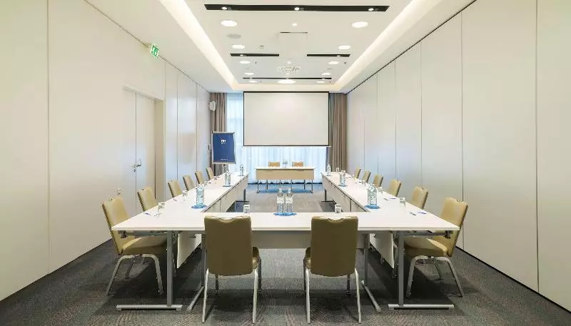 酒店 NH Danube City