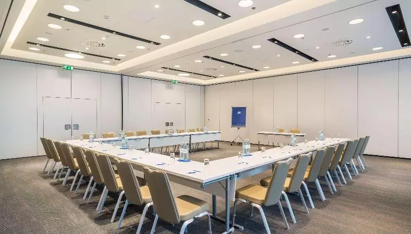 酒店 NH Danube City