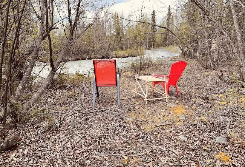 Hotelli Wrangell Mountain Lodge  Private Bathroom With Shower