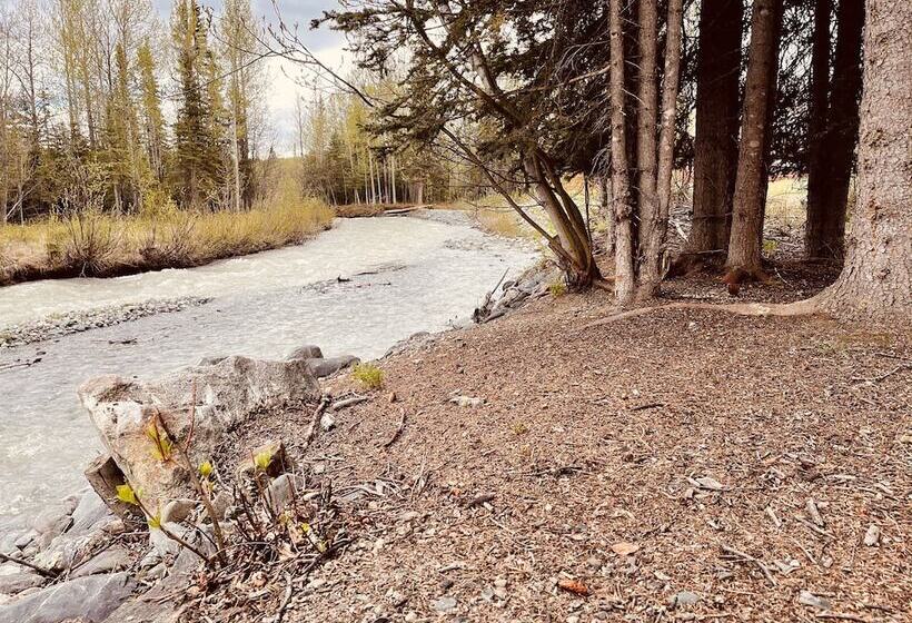 Отель Wrangell Mountain Lodge Private Bathroom With Shower