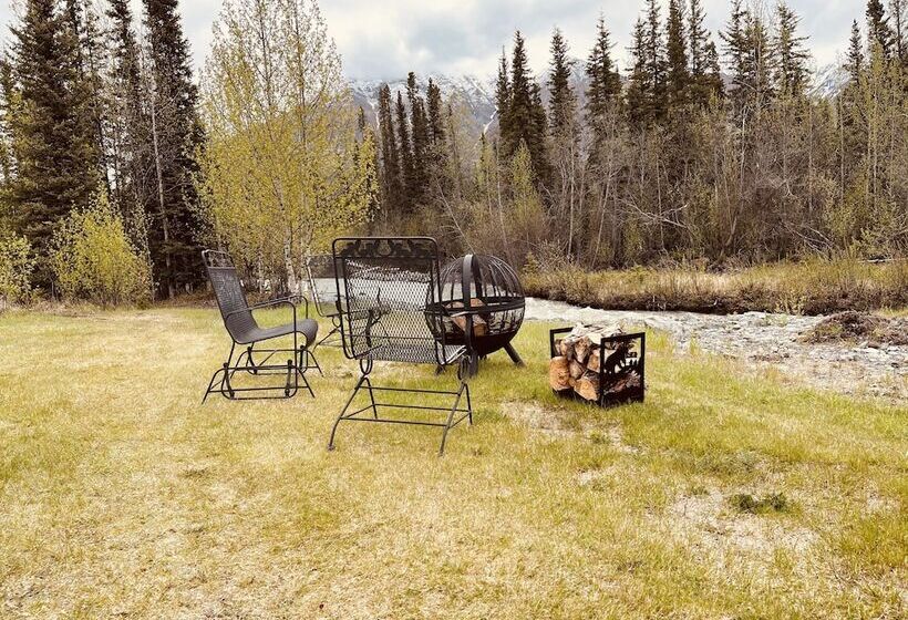 Отель Wrangell Mountain Lodge Private Bathroom With Shower
