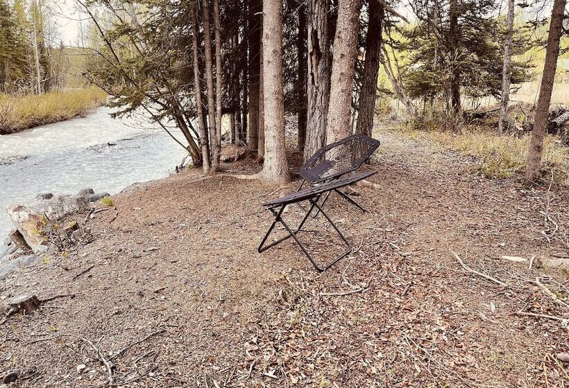 Отель Wrangell Mountain Lodge Private Bathroom With Shower