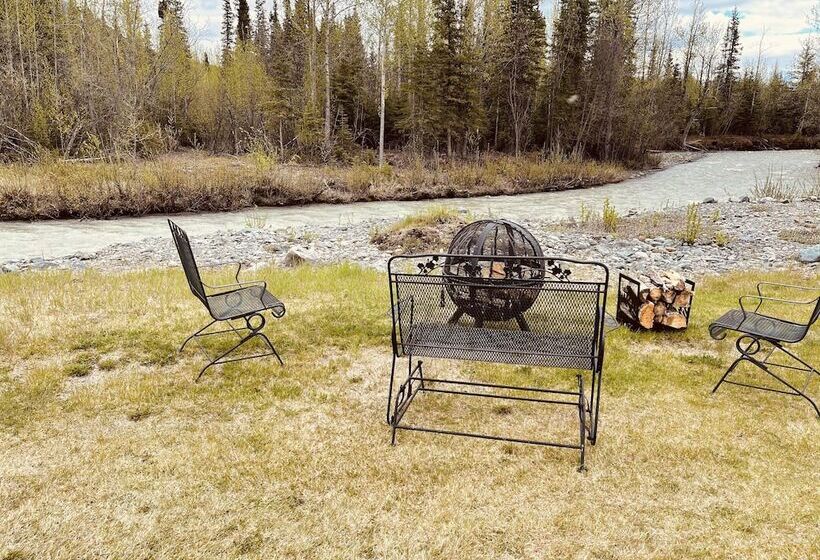 Отель Wrangell Mountain Lodge Private Bathroom With Shower