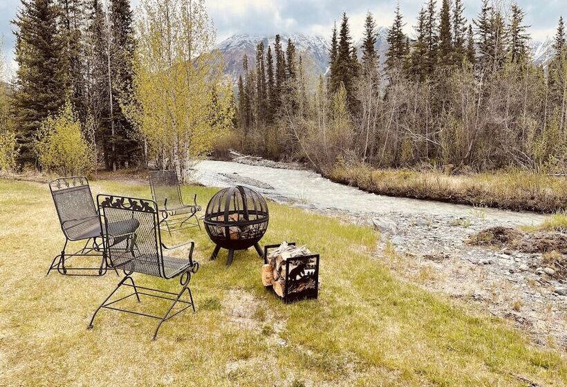 Отель Wrangell Mountain Lodge Private Bathroom With Shower