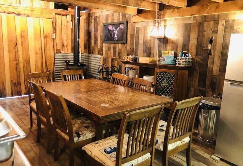 Отель Wrangell Mountain Lodge Private Bathroom With Shower