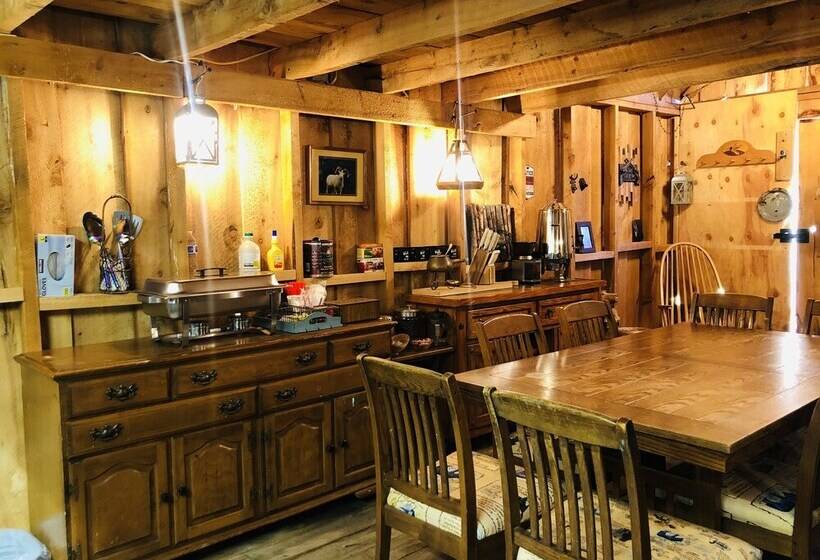 Отель Wrangell Mountain Lodge Private Bathroom With Shower