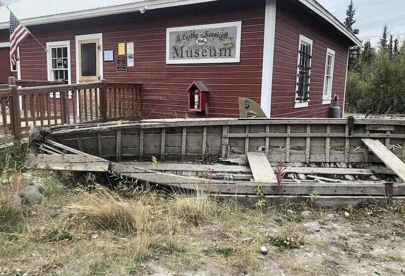 Отель Wrangell Mountain Lodge Private Bathroom With Shower